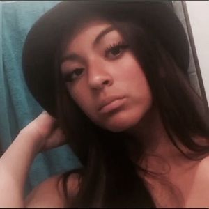 Meet your Posher, Camila